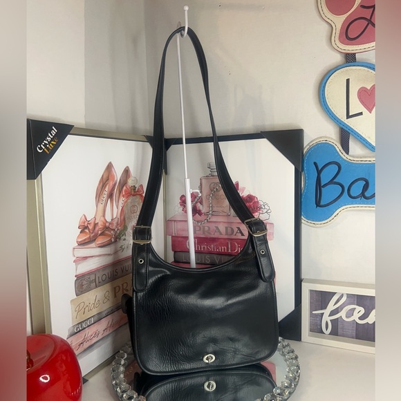 Coach vintage black leather Flap Crossbody Messenger style bag J921-9088.